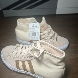 NWT Linen Matchcourt Hightop Rx Adidas Sneakers-Size Mens 6.5!